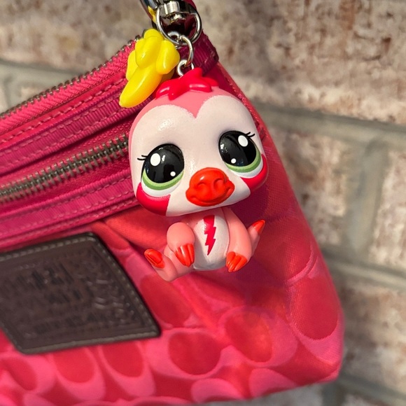 Littlest Pet Shop Orangutan Keychain – With Banana Accessory - Picture 3 of 7